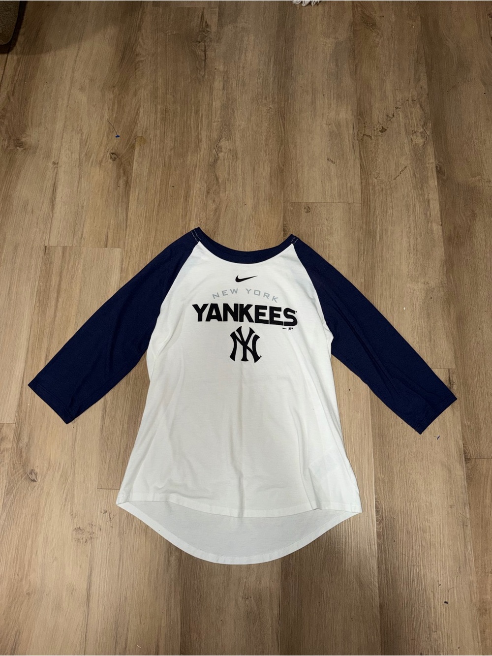 Nike New York Yankees Raglan Tee - White & Navy